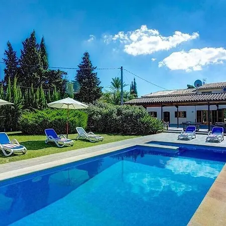 Perfect Location! A Country By Renthousing Villa