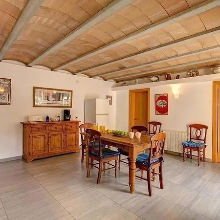 Perfect Location! A Country By Renthousing Villa *