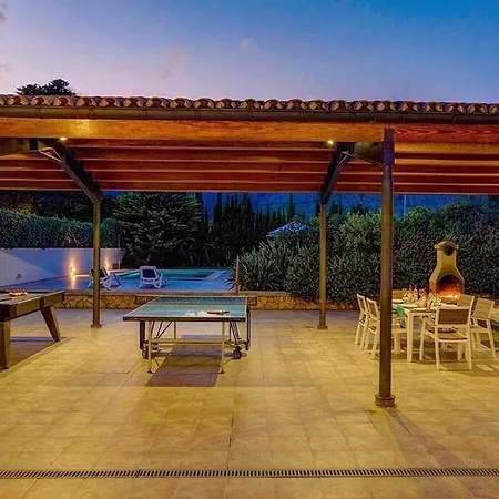 Perfect Location! A Country By Renthousing Vila *
