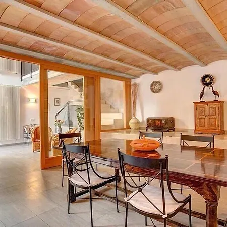 Perfect Location! A Country By Renthousing Villa *