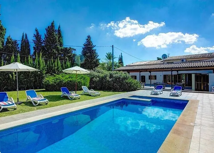 Perfect Location! A Country By Renthousing Villa