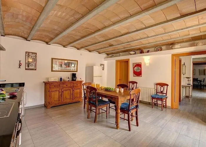 Perfect Location! A Country By Renthousing Villa *