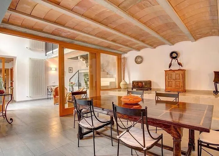 Perfect Location! A Country By Renthousing Villa *