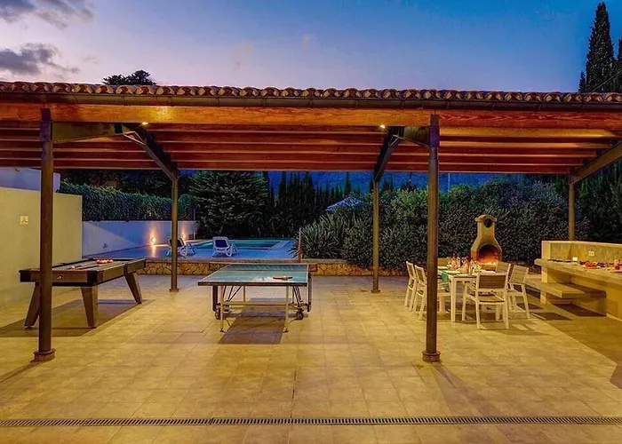 Perfect Location! A Country By Renthousing Villa *